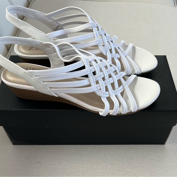 Women’s Naturalizer White Sandals , US sz 8 brand new - Picture 8 of 9